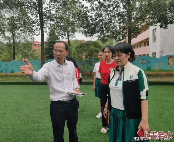 女人被两根茎同时进去图片这张图展示了自然界中植物生长的奇特现象